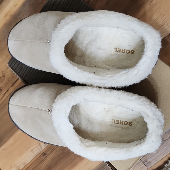Sorel womens house shoes, size 7, British tan - Picture 3 of 6